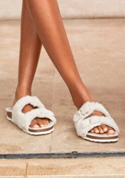 Vivance Hausschuh, Pantolette Mit Kuscheligem, Warmen Fellimitat Und Bequemem Korkfußbett -Bikini Mode Geschaft 00d0ffae5ea6d01fbb594e11dc90be7d