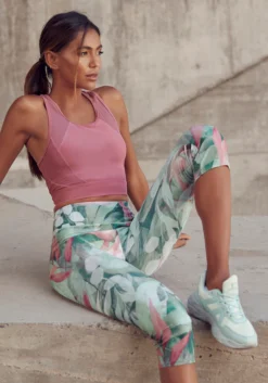 LASCANA ACTIVE Funktionsshirt, Mit Mesheinsatz -Bikini Mode Geschaft 01f41362fd6b67d639f14be78a8d5a0f