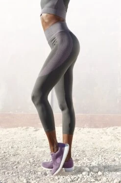 LASCANA ACTIVE Seamless Caprileggings, Mit Kontrasteinsätzen