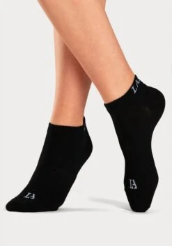 LASCANA ACTIVE Sneakersocken, (6 Paar), Mit Eingestricktem Marken Logo -Bikini Mode Geschaft 115a60e9b3172a0991dbb7f7b07a206e
