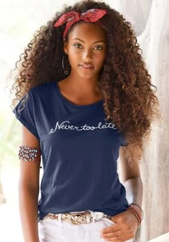 Beachtime T-Shirt, Mit Modischem Sprüche Frontdruck "Never Too Late"