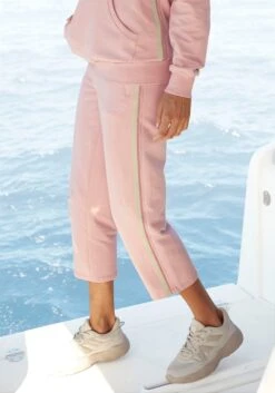 Bench. Relax-Caprihose, Mit Glitzerstreifen -Bikini Mode Geschaft 144e88a7af3b28db78291b56f205cd6e