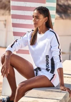 Bench. Sweater, Kurze Form Mit Kontraststreifen -Bikini Mode Geschaft 173069e06e68ee9614e65dfdc07b2f2f