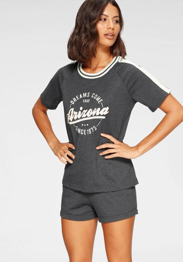 Arizona Shorty, (2 Tlg., 1 Stück), Im College-Look Mit Folienprint 11 Arizona Shorty, (2 Tlg., 1 Stück), Im College-Look Mit Folienprint – Bild 9