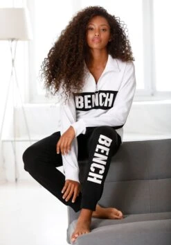 Bench. Sweatshirt, Im Color-Blocking Design Mit Logoprint -Bikini Mode Geschaft 26ebed964e33c644a27ee88d37315047