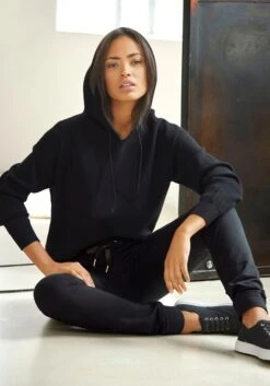 Buffalo Kapuzensweatshirt, Mit Kordelzug Und Rippbündchen -Bikini Mode Geschaft 27f27640ea4eaa04919b6a9578e714c1