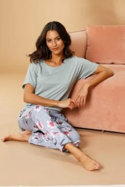 Vivance Dreams Pyjama, (2 Tlg., 1 Stück), Mit Hortensienmuster -Bikini Mode Geschaft 38cf7ccd7663dd736f955b9b11e45f5d