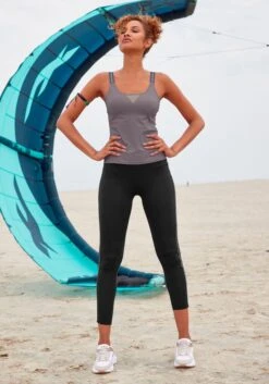 LASCANA ACTIVE Funktionsshirt, Mit Beschrifteten Trägern Und Mesh-Einsatz -Bikini Mode Geschaft 44d1f592bccead0695df0f3d8d10d753