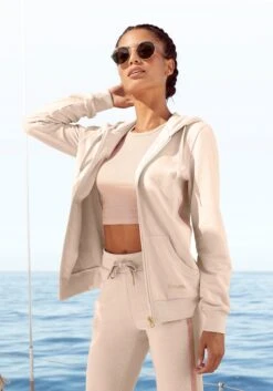 Bench. Kapuzensweatjacke, Mit Glitzer Streifen -Bikini Mode Geschaft 56c16d59b9eade01caec8596f2ccbbfe