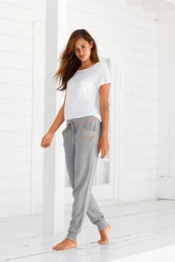 Bench. Relaxhose, Mit Kontrastfarbenen Nähten -Bikini Mode Geschaft 5c9a2a26620940cd9c7bc2bd552b200c