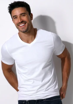 Bruno Banani T-Shirt, (3 Tlg., 3er-Pack), Mit V-Ausschnitt, Perfekte Passform, Aus Elastischer Baumwolle -Bikini Mode Geschaft 5fce0dec25b4ef726226e7fc462a44c3