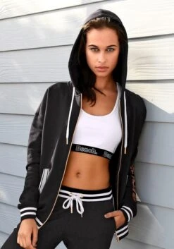 Bench. Kapuzensweatjacke, Mit Logodruck In Metalloptik -Bikini Mode Geschaft 6bed5873afba93b8c1ce6e49b26efef4