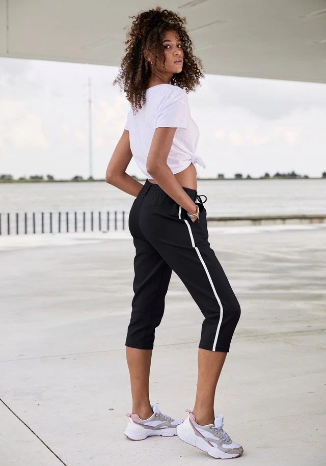 Bench. Caprihose, Mit Seitlichen Streifen 6 Bench. Caprihose, Mit Seitlichen Streifen – Bild 4