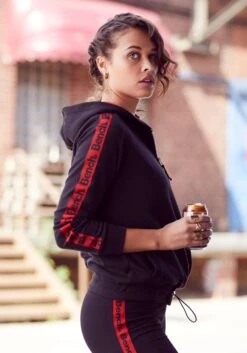 Bench. Kapuzensweatshirt, Mit Reißverschluss Und Regulierbaren Saum -Bikini Mode Geschaft 704b5d27d1cbbde19ed7fe755947a396