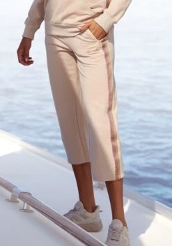 Bench. Relax-Caprihose, Mit Glitzerstreifen