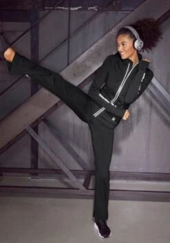 LASCANA ACTIVE Laufjacke, Thermo Mit Reflektierenden Details -Bikini Mode Geschaft 80c29ce3e4edaa7002e90e46eb0cc653