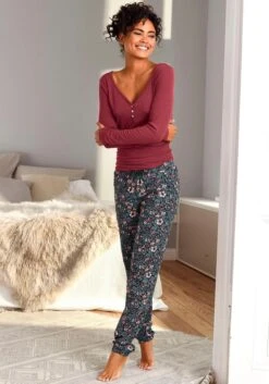 S.Oliver Langarmshirt, Aus Geripptem Stoff Mit Knopfleiste -Bikini Mode Geschaft 8d2b5ffd522579e9f20e0c6ddafe9a92