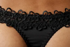 Nuance String, Hinten Mit Raffinierter Guipure-Spitze -Bikini Mode Geschaft 9472821e825cc23e8c7e8ac500bb8044