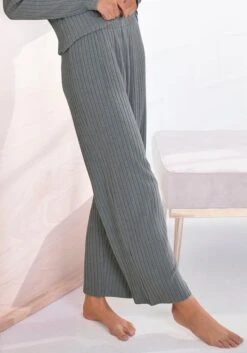 S.Oliver Homewearhose, Aus Nachhaltigem Rippstrick -Bikini Mode Geschaft 9b9dbee5a84ddf592d580b522cab9ae1