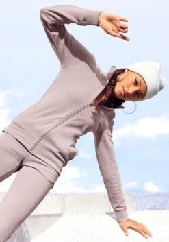 Bench. Sweatjacke, (1 Tlg.), Mit Bestickten Stehkragen -Bikini Mode Geschaft 9f07d192272cb819144fef729ee92d86