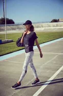 LASCANA ACTIVE Funktionsshirt »Digital Mauve«, 2 In 1 T-Shirt Im Layer-Design 26 LASCANA ACTIVE Funktionsshirt »Digital Mauve«, 2 In 1 T-Shirt Im Layer-Design -Bikini Mode Geschaft a1ba004fd6c65c2627700fdb568558e6