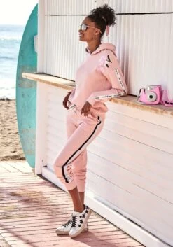 Bench. Relaxhose, Mit Bedruckten Bändern Und Seitlichen Streifen -Bikini Mode Geschaft a37fce46ec540bb897e0572711b52622