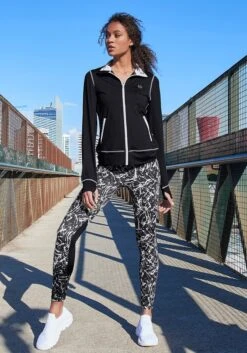LASCANA ACTIVE Trainingsjacke »Black Marble«, Mit Kontrastnähten Und Stehkragen -Bikini Mode Geschaft a5362761492c23f3c1d7fe9e7c2cc7e6