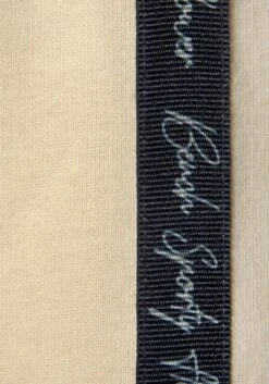 Bench. Kapuzensweatshirt, Mit Blumenprint Und Logotapes -Bikini Mode Geschaft afff9c69f30d9c1c6f472d36bdff8f5a