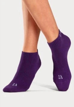 LASCANA ACTIVE Sneakersocken, (6 Paar), Mit Eingestricktem Marken Logo -Bikini Mode Geschaft b35d983179ca1082829077243a36e662