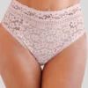 Nuance High-Waist-String, Aus Blumiger Spitze -Bikini Mode Geschaft b76ff3019fcd39acae729e6c1a38c0bd