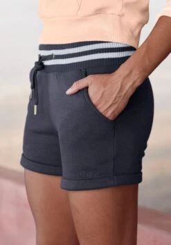 Buffalo Sweatshorts, Mit Logostickerei Und Seitlichen Taschen -Bikini Mode Geschaft c4ee7891ae6aaab042353b3472f819d5