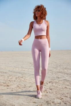 LASCANA ACTIVE Funktionsshirt, Mit Racerback Und Mesh-Einsätzen -Bikini Mode Geschaft c93a20564805d952d554c274945d12c6