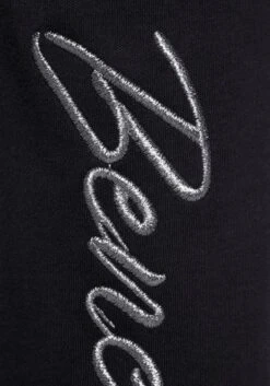 Bench. Relaxhose, Mit Glänzender Logostickerei -Bikini Mode Geschaft ca7e9ec7e22aefefcb7c9aa881e616e0