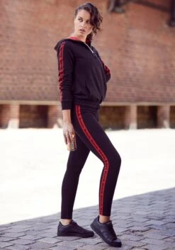 Bench. Kapuzensweatshirt, Mit Reißverschluss Und Regulierbaren Saum -Bikini Mode Geschaft cd908abff5a5ef99db80294d5e282c7a