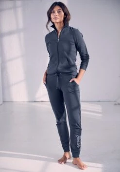 Bench. Sweatjacke, Mit Logostickerei Am Stehkragen -Bikini Mode Geschaft cf0edf36cae573c359fdd8f6d97ba5c8