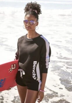 Bench. Sweater, Kurze Form Mit Kontraststreifen -Bikini Mode Geschaft cf5365a2e6b77759b2ce584e28a14eca