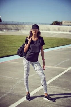 LASCANA ACTIVE Funktionsshirt »Digital Mauve«, 2 In 1 T-Shirt Im Layer-Design 23 LASCANA ACTIVE Funktionsshirt »Digital Mauve«, 2 In 1 T-Shirt Im Layer-Design -Bikini Mode Geschaft d7793a1dadd2fa344d8b7499be997ded