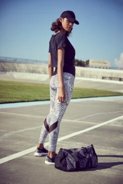 LASCANA ACTIVE Funktionsshirt »Digital Mauve«, 2 In 1 T-Shirt Im Layer-Design 20 LASCANA ACTIVE Funktionsshirt »Digital Mauve«, 2 In 1 T-Shirt Im Layer-Design -Bikini Mode Geschaft db126643cdadcd717113207e76107a40