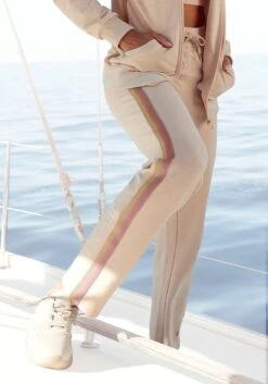 Bench. Relaxhose, Mit Glitzer Seitenstreifen -Bikini Mode Geschaft db8a9cd1588622c3cffdd067d2d621e6