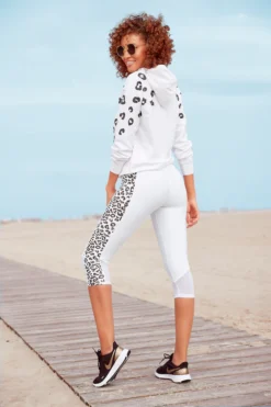 Bench. Caprileggings, Mit Leomuster Und Mesheinsatz -Bikini Mode Geschaft e2f0cc72bbfc1ad467067a565fd2fae3