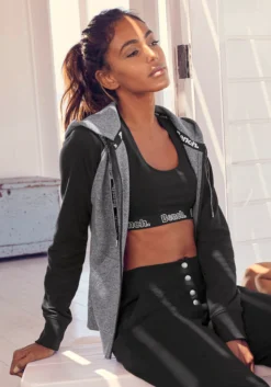 Bench. Kapuzensweatjacke, Mit Farblich Abgesetzten Ärmeln -Bikini Mode Geschaft e74c2e358e0e9ff1001c183ab6685a15