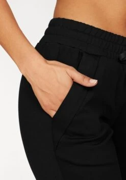 Bench. Relaxhose, Mit Schmalem Bein Und Zipper Am Saum -Bikini Mode Geschaft e9c83d10ba882476c4308c7805544255