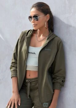 Bench. Kapuzensweatjacke, Mit Sportlichen Teilungsnähten -Bikini Mode Geschaft ec9a2aae120afc7ac20dbd525045b424