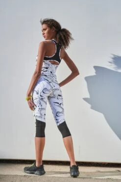 LASCANA ACTIVE Caprileggings »White Marble«, Mit Mesheinsätzen -Bikini Mode Geschaft f346cc70c988eda67c21158b10d8ab3c