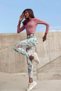 LASCANA ACTIVE Funktionsshirt, Mit Rückenausschnitt -Bikini Mode Geschaft faca1cad18c0bfd9865c96152c8ec7b0