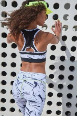 LASCANA ACTIVE Funktionsshirt »White Marble«, Mit Racerback Und Mesh -Bikini Mode Geschaft fd098c7d5d9668cb9cf43efe5af2a292