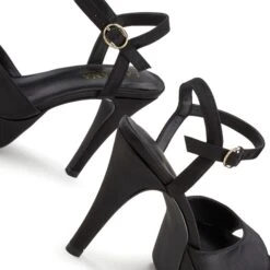 LASCANA Belle Affaire High-Heel-Sandalette, Mit Plateau 16 LASCANA Belle Affaire High-Heel-Sandalette, Mit Plateau -Bikini Mode Geschaft fd8e1f1d24f290c4b2ccaed300955f75